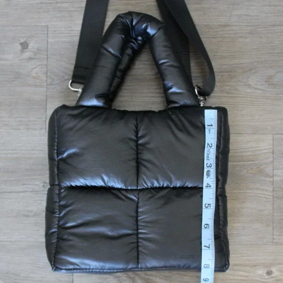 Urban Outfitters Silence + Noise black quilted mini puffer bag - Picture 6 of 7